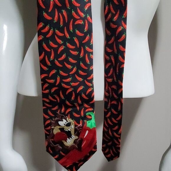 Looney Tunes Pepper Patterned Silk Tie - Picture 2 of 4